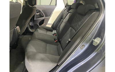 Toyota Avensis - автомобили, коли, обяви за нови и употребявани 12