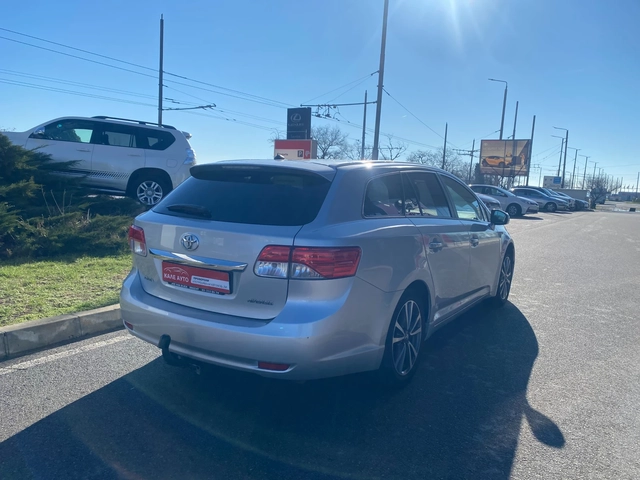 Toyota Avensis 2.0D - автомобили, коли, обяви за нови и употребявани 3