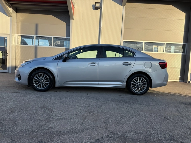 Toyota Avensis 1.8i VVT-i - автомобили, коли, обяви за нови и употребявани 1