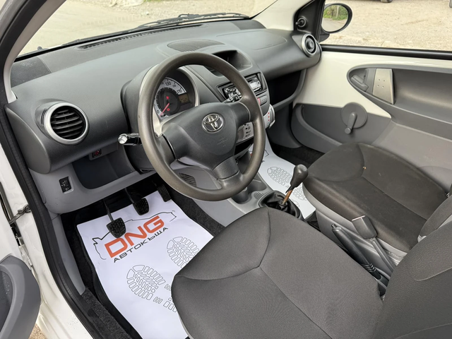 Toyota Aygo 1, 000 EURO4 - автомобили, коли, обяви за нови и употребявани 7