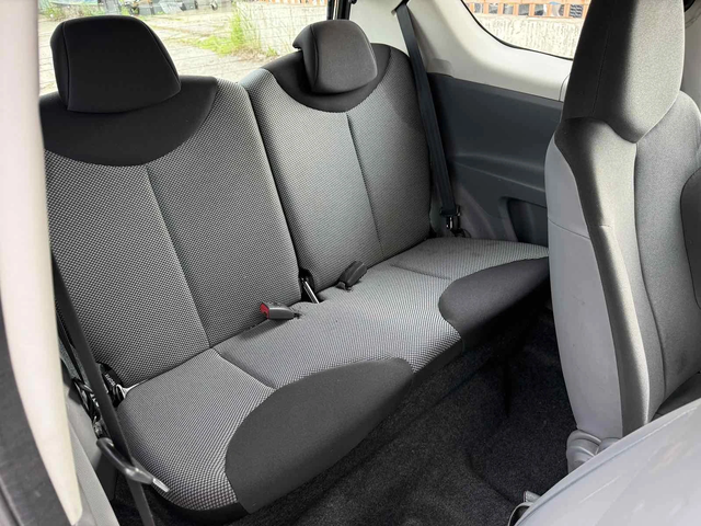 Toyota Aygo 1, 000 EURO4 - автомобили, коли, обяви за нови и употребявани 9