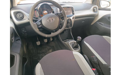 Toyota Aygo 2016г. - автомобили, коли, обяви за нови и употребявани 11