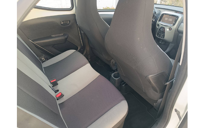 Toyota Aygo 2016г. - автомобили, коли, обяви за нови и употребявани 13