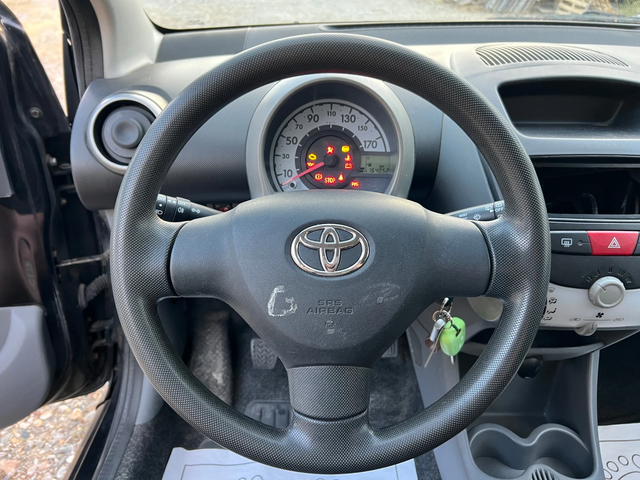 Toyota Aygo 1.0i- 68к.с. Нов внос от Италия - автомобили, коли, обяви за нови и употребявани 12