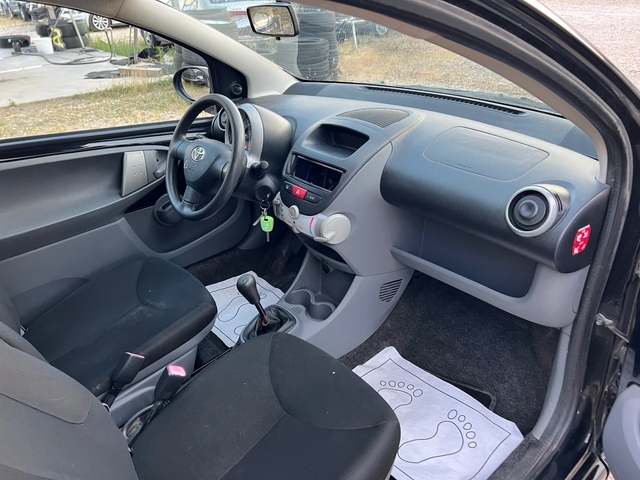 Toyota Aygo 1.0i- 68к.с. Нов внос от Италия - автомобили, коли, обяви за нови и употребявани 15