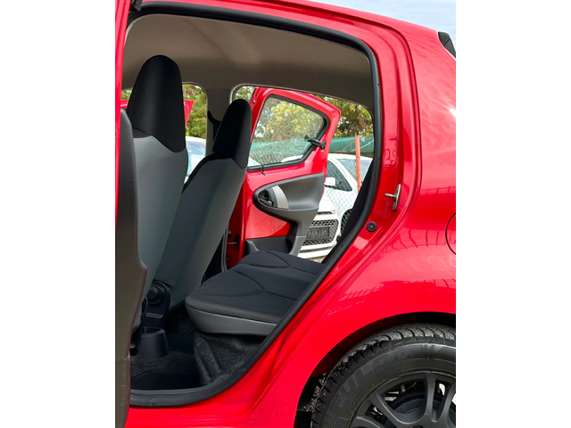 Toyota Aygo 1.0i 68HP - автомобили, коли, обяви за нови и употребявани 11