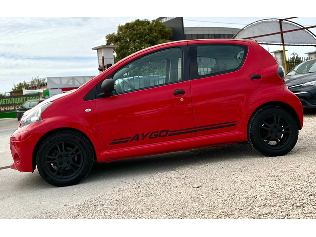 Toyota Aygo 1.0i 68HP - автомобили, коли, обяви за нови и употребявани 3