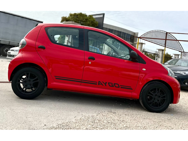 Toyota Aygo 1.0i 68HP - автомобили, коли, обяви за нови и употребявани 4