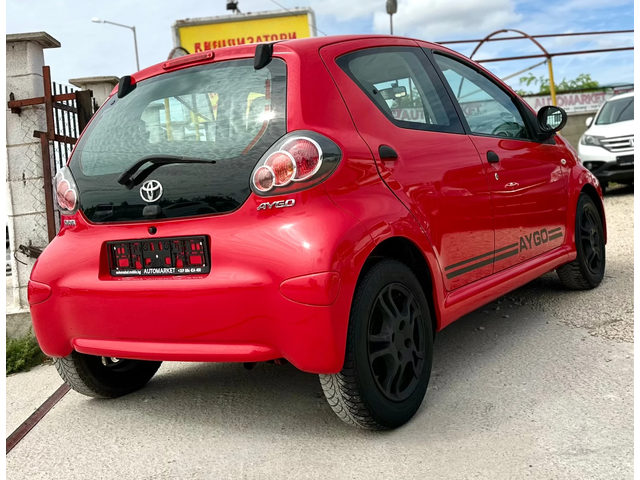 Toyota Aygo 1.0i 68HP - автомобили, коли, обяви за нови и употребявани 5