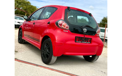 Toyota Aygo 1.0i 68HP - автомобили, коли, обяви за нови и употребявани 7