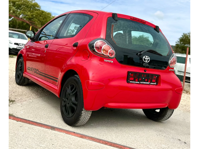 Toyota Aygo 1.0i 68HP - автомобили, коли, обяви за нови и употребявани 7
