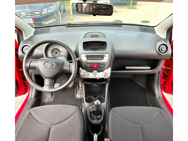 Toyota Aygo 1.0i 68HP - автомобили, коли, обяви за нови и употребявани 9