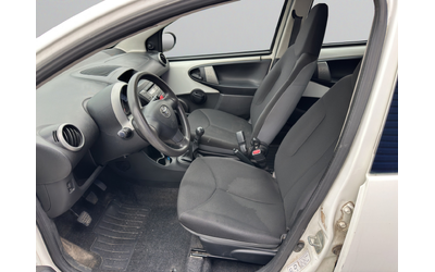 Toyota AYGO - автомобили, коли, обяви за нови и употребявани 9