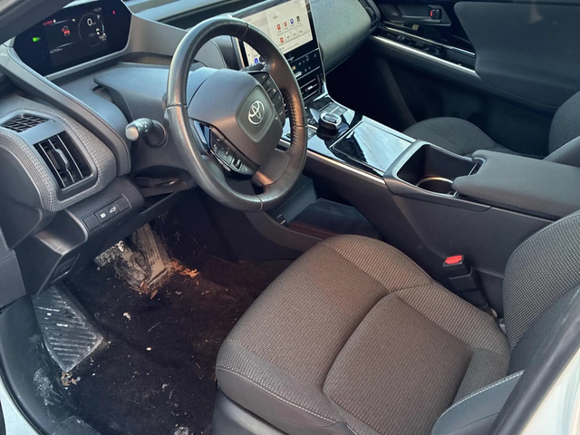 Toyota bZ4X LE FWD - автомобили, коли, обяви за нови и употребявани 4