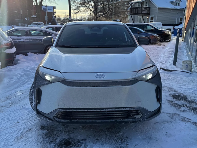 Toyota bZ4X LE FWD - автомобили, коли, обяви за нови и употребявани 5