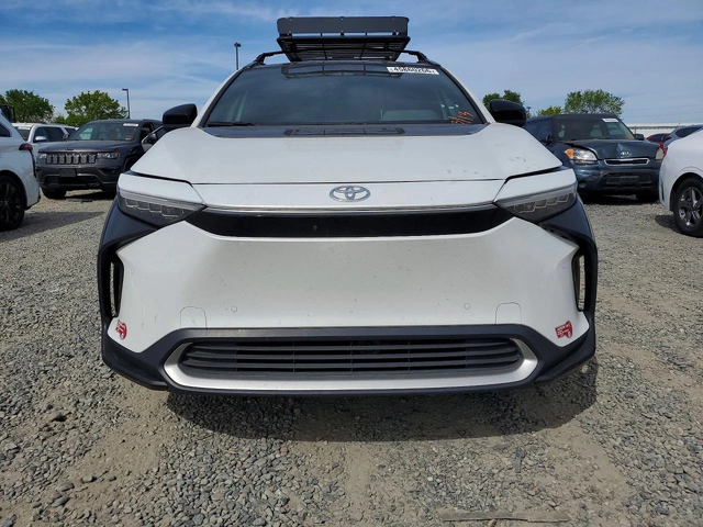 Toyota bZ4X * LIMITED* КОЖА* ПОДГРЕВ* AWD* PANORAMA* - автомобили, коли, обяви за нови и употребявани 4