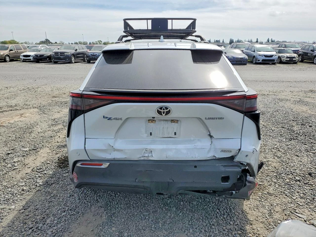 Toyota bZ4X * LIMITED* КОЖА* ПОДГРЕВ* AWD* PANORAMA* - автомобили, коли, обяви за нови и употребявани 5