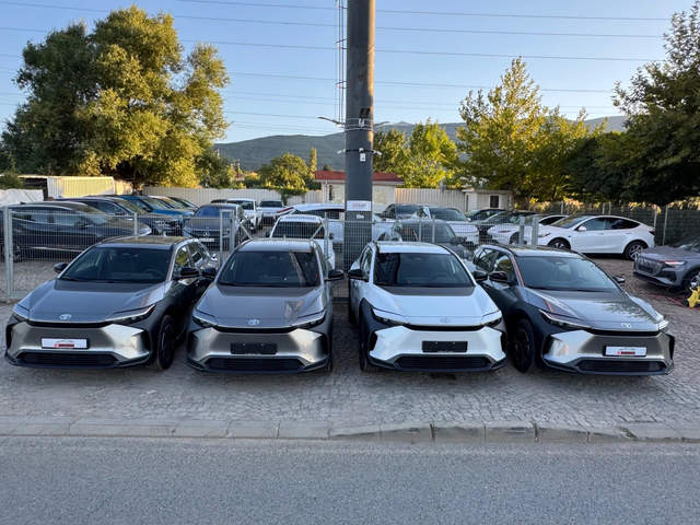 Toyota bZ4X Luxury Premium/NAVI/PANO/KAM/Full...ГАРАНЦИЯ!! - автомобили, коли, обяви за нови и употребявани 0