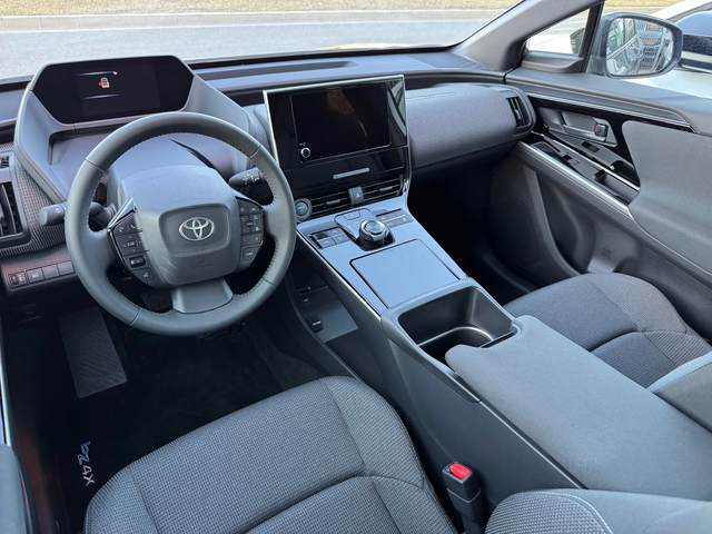 Toyota bZ4X Luxury Premium/NAVI/PANO/KAM/Full...ГАРАНЦИЯ!! - автомобили, коли, обяви за нови и употребявани 14