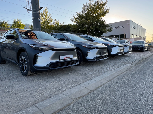 Toyota bZ4X Luxury Premium/NAVI/PANO/KAM/Full...ГАРАНЦИЯ!! - автомобили, коли, обяви за нови и употребявани 1