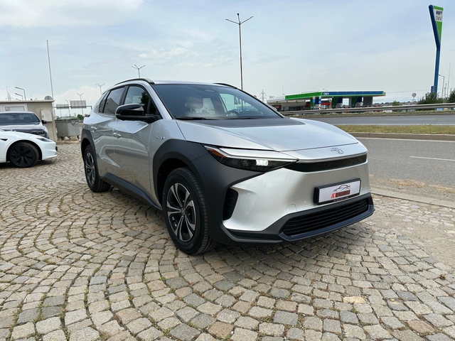 Toyota bZ4X Luxury Premium/NAVI/PANO/KAM/Full...ГАРАНЦИЯ!! - автомобили, коли, обяви за нови и употребявани 5