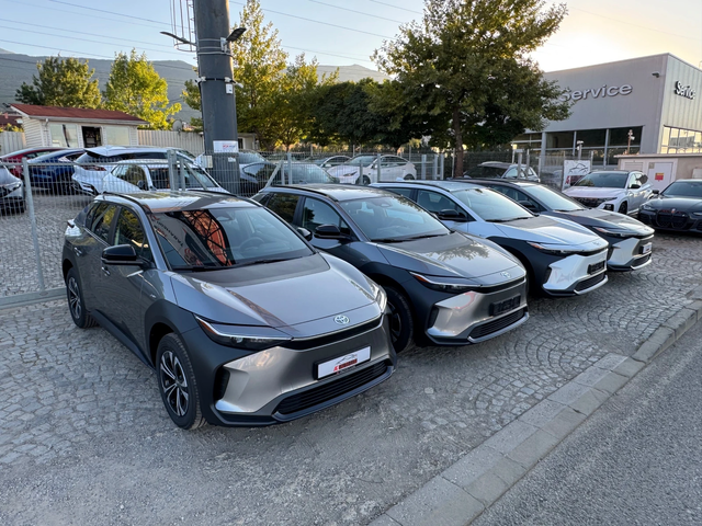 Toyota bZ4X Luxury Premium/NAVI/PANO/KAM/Full...ГАРАНЦИЯ!! - автомобили, коли, обяви за нови и употребявани 8
