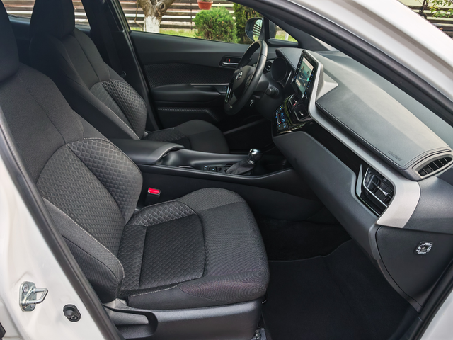 Toyota C-HR 1.8 HYBRYD-FACELIFT - автомобили, коли, обяви за нови и употребявани 8