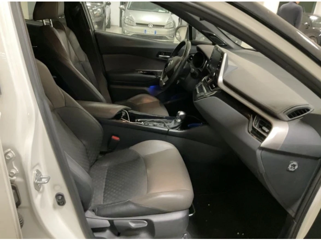 Toyota C-HR 2.0iHybrid* Lounge* Bi-Tone* JBL* LED* ПЕРФЕКТЕН* - автомобили, коли, обяви за нови и употребявани 6