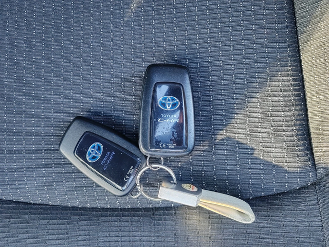 Toyota C-HR 1.8, 122к.с. ТОП - автомобили, коли, обяви за нови и употребявани 12