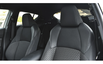 Toyota C-HR 2.0 Hybrid Club Automatic - автомобили, коли, обяви за нови и употребявани 9