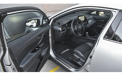 Toyota C-HR 2.0 Hybrid Club Automatic - автомобили, коли, обяви за нови и употребявани 7