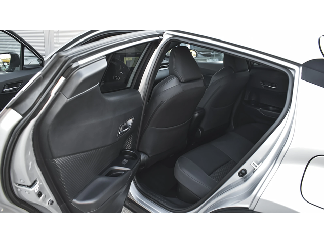 Toyota C-HR 2.0 Hybrid Club Automatic - автомобили, коли, обяви за нови и употребявани 8