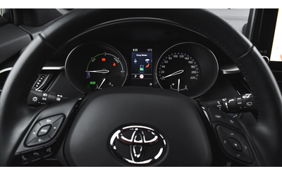 Toyota C-HR 2.0 Hybrid Club Automatic - автомобили, коли, обяви за нови и употребявани 12