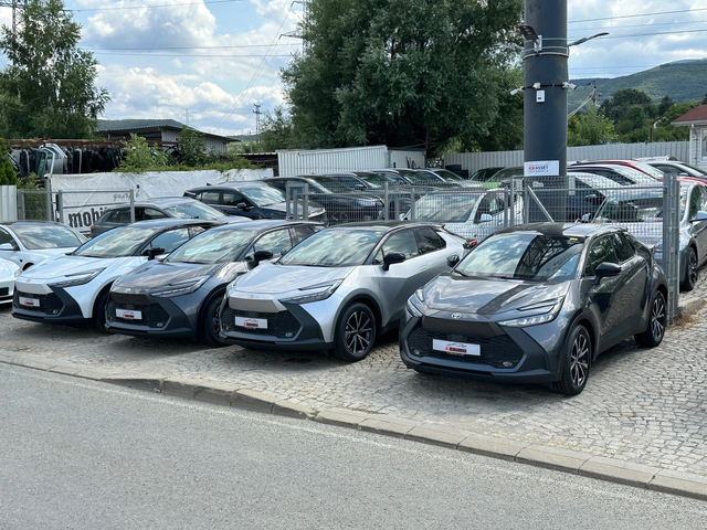 Toyota C-HR 1.8/Hibrid/140.ps - автомобили, коли, обяви за нови и употребявани 6