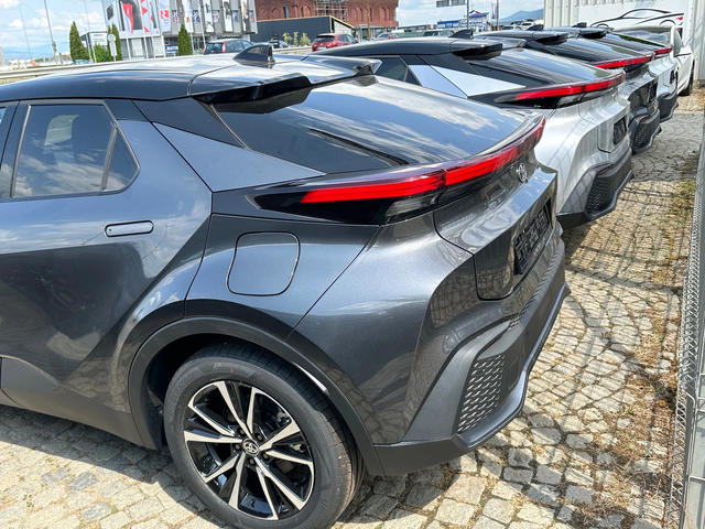 Toyota C-HR 1.8/Hibrid/140.ps - автомобили, коли, обяви за нови и употребявани 9