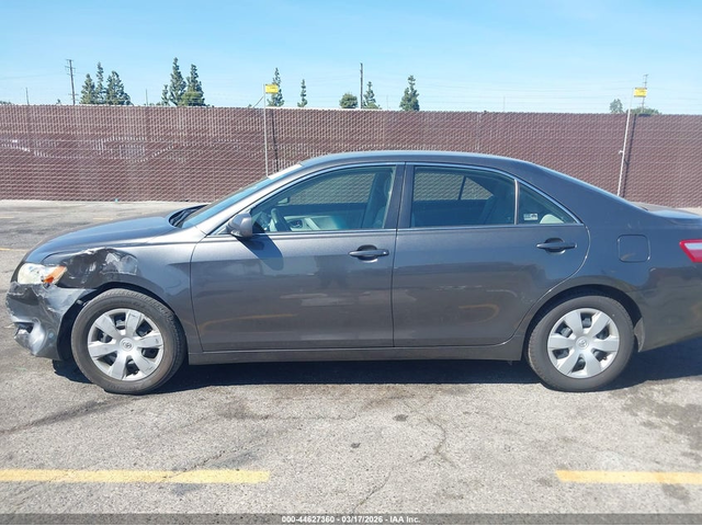 Toyota Camry 2.4L I-4 DOHC, VVT, 158HP Front Wheel Drive - автомобили, коли, обяви за нови и употребявани 13