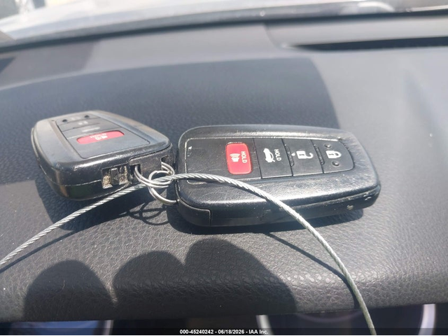 Toyota Camry 2.5L I-4 DI, DOHC, VVT, 203HP Front Wheel Drive - автомобили, коли, обяви за нови и употребявани 10