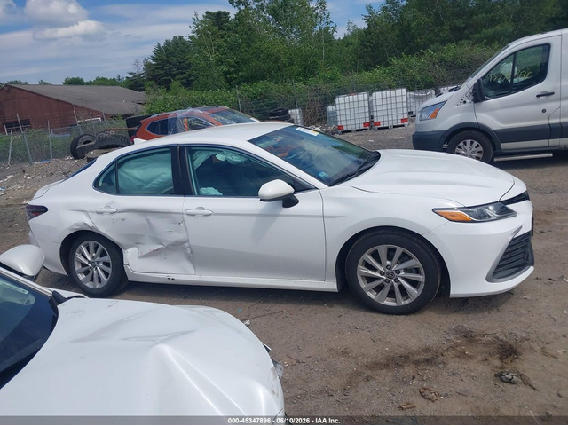 Toyota Camry 2.5L I-4 DI, DOHC, VVT, 203HP Front Wheel Drive - автомобили, коли, обяви за нови и употребявани 12