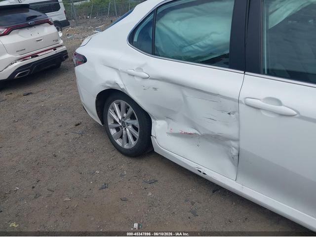 Toyota Camry 2.5L I-4 DI, DOHC, VVT, 203HP Front Wheel Drive - автомобили, коли, обяви за нови и употребявани 5