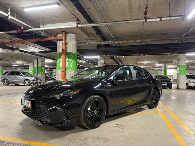 Toyota Camry 2.5 SE HYBRID AWD - автомобили, коли, обяви за нови и употребявани 0