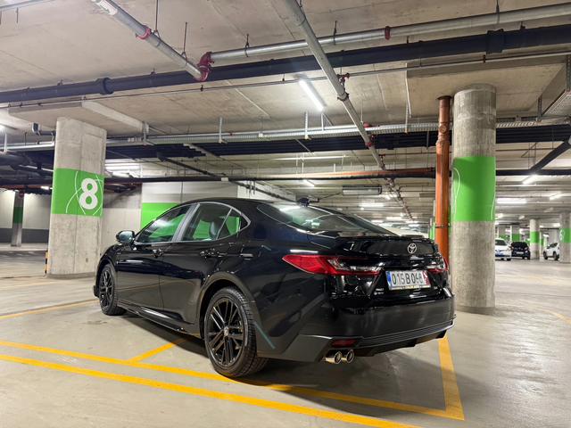 Toyota Camry 2.5 SE HYBRID AWD - автомобили, коли, обяви за нови и употребявани 3