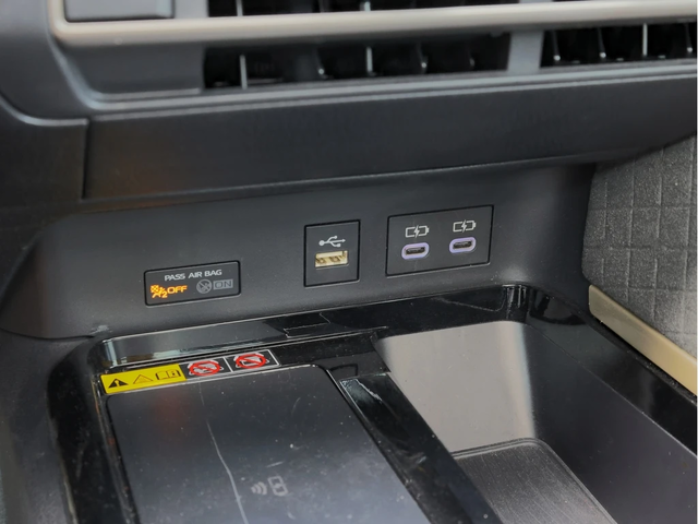 Toyota Camry XLE Hybrid AWD| Leather | Ventilated Seat | Pano R - автомобили, коли, обяви за нови и употребявани 13