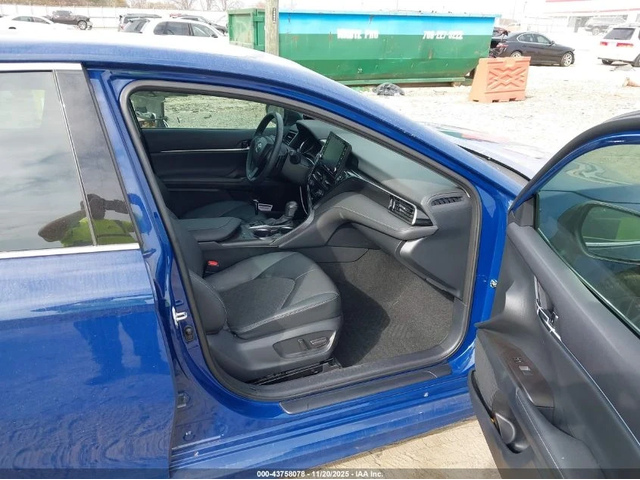 Toyota Camry XSE - автомобили, коли, обяви за нови и употребявани 4