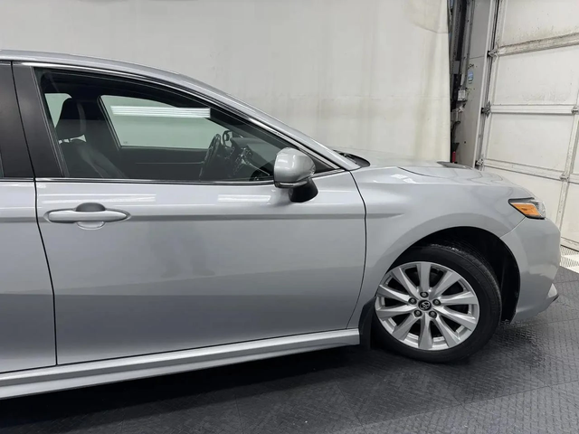 Toyota Camry * 2.5SE* DISTRONIC* LANE ASSIST* CAR PLAY* - автомобили, коли, обяви за нови и употребявани 9