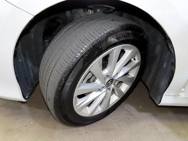 Toyota Camry 2.5 - автомобили, коли, обяви за нови и употребявани 16