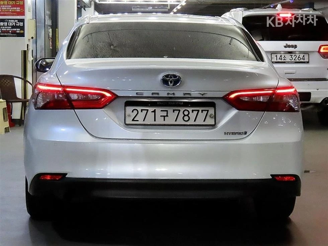 Toyota Camry 2.5 - автомобили, коли, обяви за нови и употребявани 4