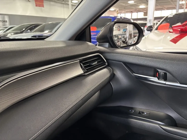 Toyota Camry SE - автомобили, коли, обяви за нови и употребявани 11