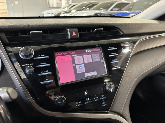 Toyota Camry SE - автомобили, коли, обяви за нови и употребявани 12