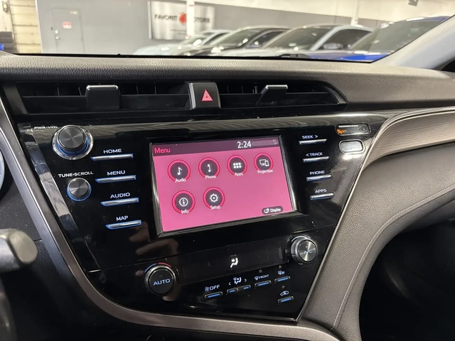 Toyota Camry SE - автомобили, коли, обяви за нови и употребявани 13