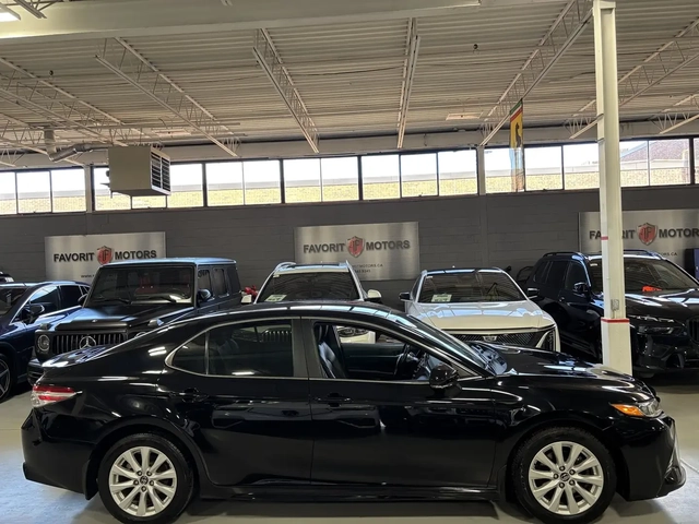 Toyota Camry SE - автомобили, коли, обяви за нови и употребявани 2